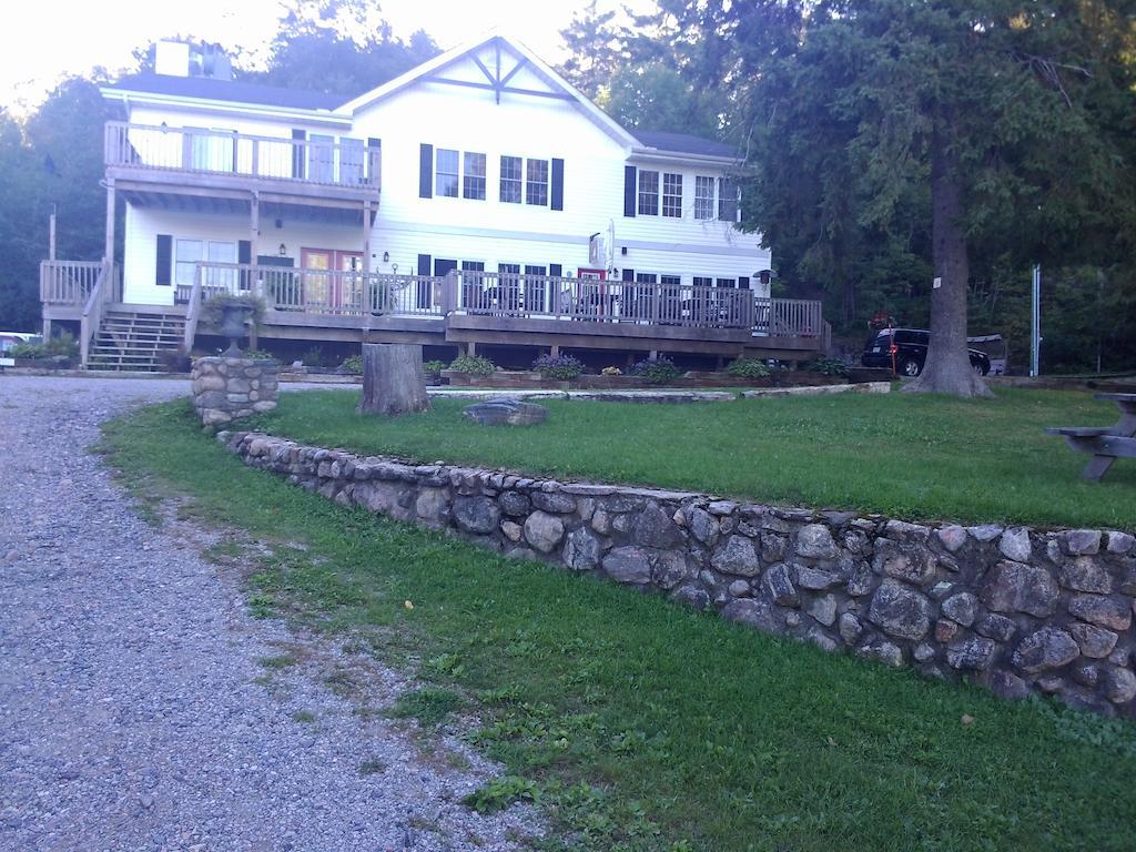 Little Hawk Resort & Marina Algonquin Highlands Exterior photo