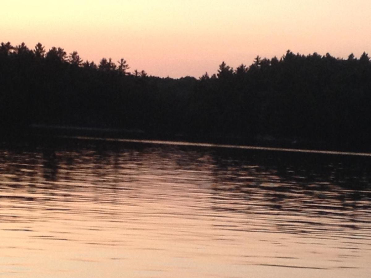 Little Hawk Resort & Marina Algonquin Highlands Exterior photo